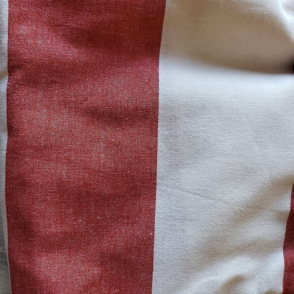 NWT - Large Red and White Stripe 100% cotton Round Tablecloth 70" - Picture 4 of 5